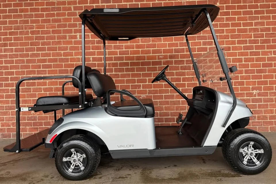2022 E-Z-GO Valor 48V Golf Cart (Silver) image 5