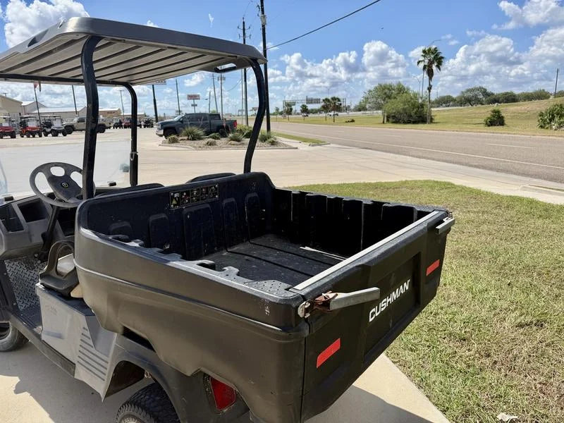 2017 Cushman Hauler 1200X Gas Carbureted Golf Cart for Sale image 3