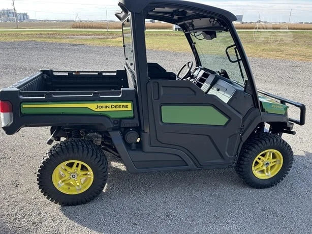 2024 John Deere Gator 4WD XUV 835M Utility Cart for Sale image 3