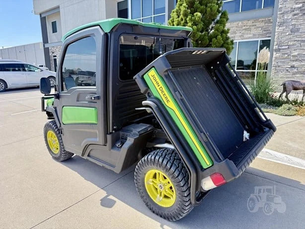 2024 John Deere Gator XUV 835R Signature Edition 4WD Utility Cart for Sale image 3