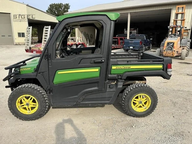 2018 John Deere Gator XUV 835R 4WD UTV for Sale image 0