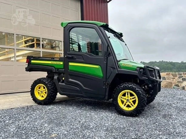 2018 John Deere Gator XUV 835R 4WD Utility Cart for Sale image 0