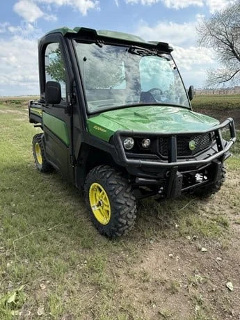 2022 John Deere Gator XUV 835R 4WD Utility Cart for Sale image 0
