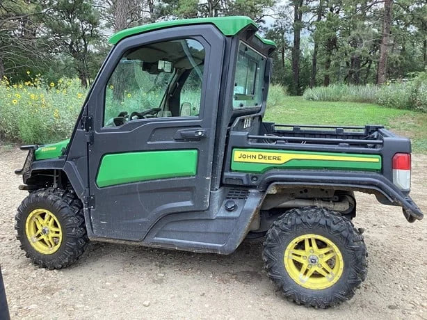 2024 John Deere Gator XUV 835R Signature Edition 4WD Utility Cart for Sale image 3
