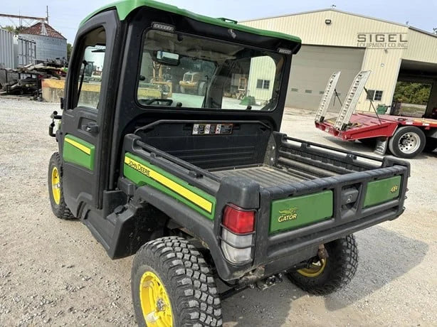2018 John Deere Gator XUV 835R 4WD UTV for Sale image 6