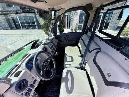 2024 John Deere Gator XUV 835R Signature Edition 4WD Utility Cart for Sale image 5