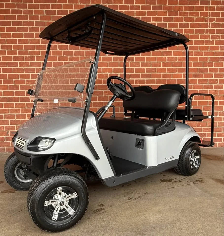 2022 E-Z-GO Valor 48V Golf Cart (Silver) image 0