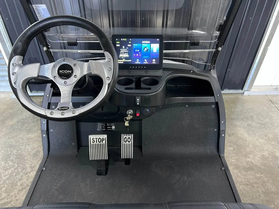 White 2024 Icon EV i40F Golf Cart for Sale image 8