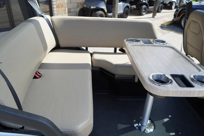 2024 CLUB CAR CRU 6-Passenger Electric LSV for Sale image 10