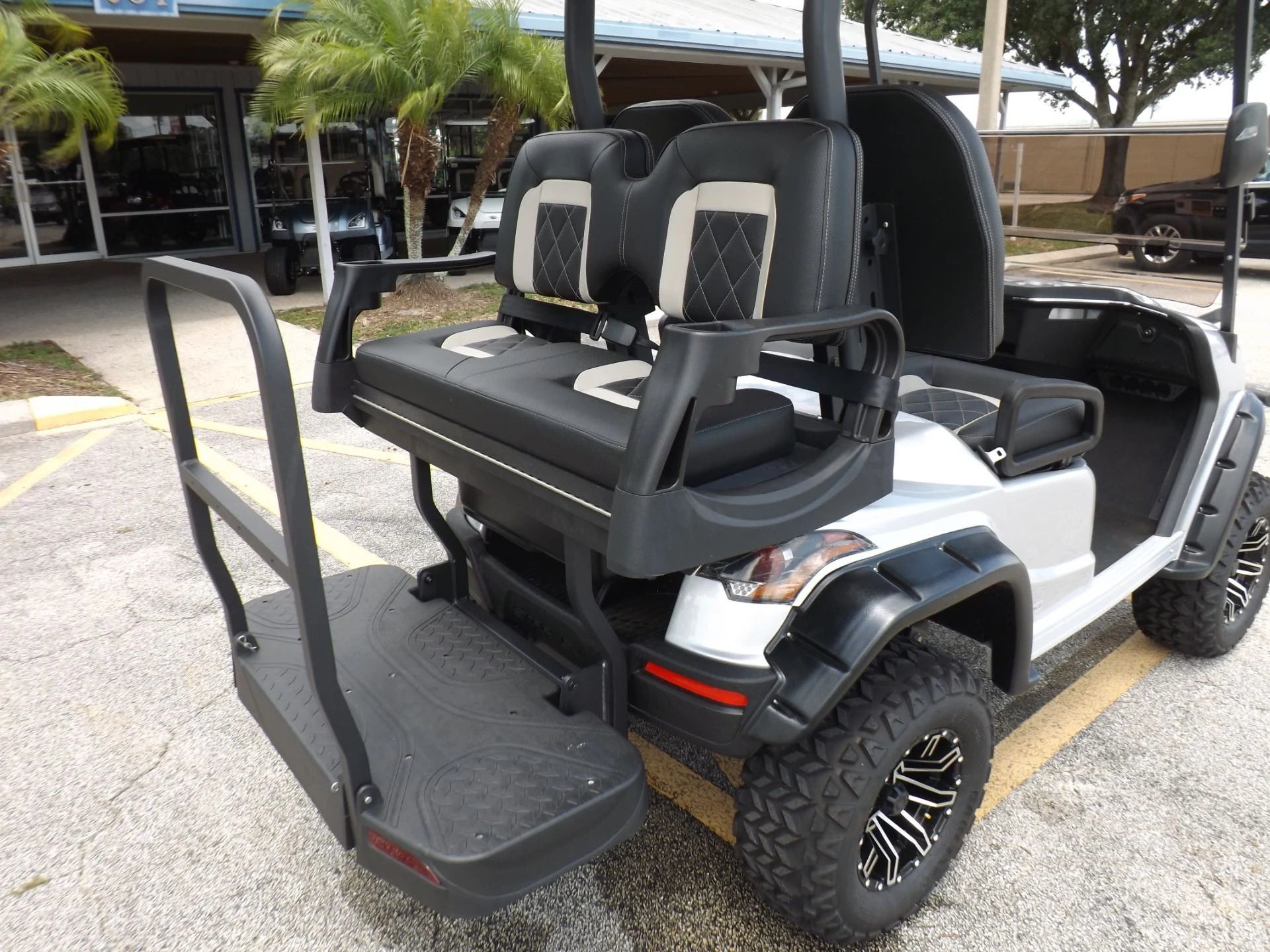 2024 Star EV SIRIUS 2+2 Lifted Lithium Golf Cart for Sale image 12