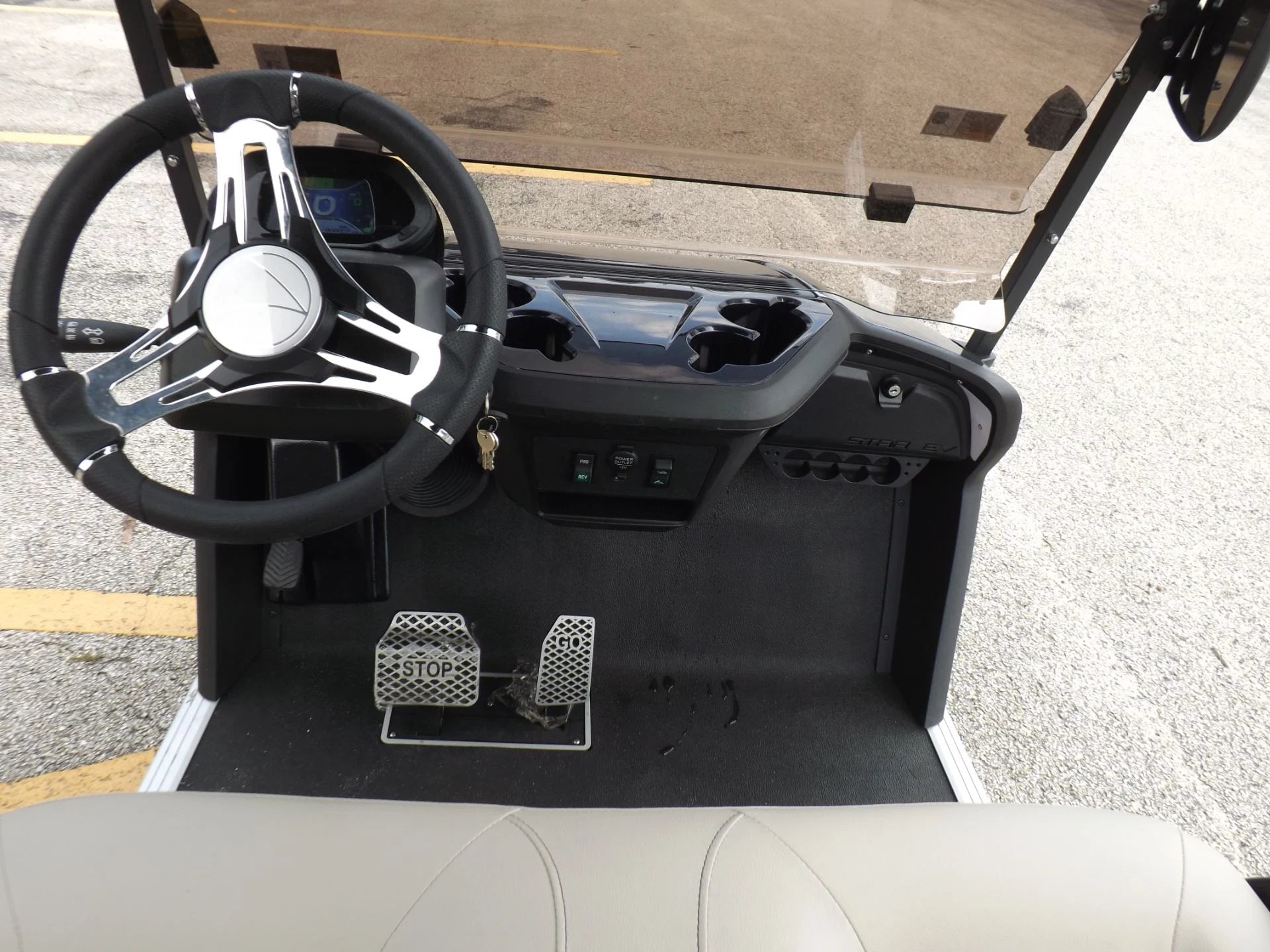 Black 2024 Star EV SIRIUS 4 Forward Lithium Golf Cart for Sale image 4