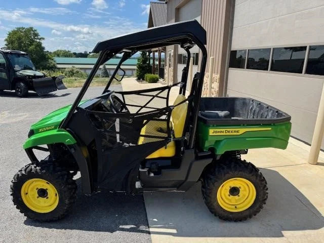 2022 John Deere Gator XUV560E Utility Cart for Sale image 0