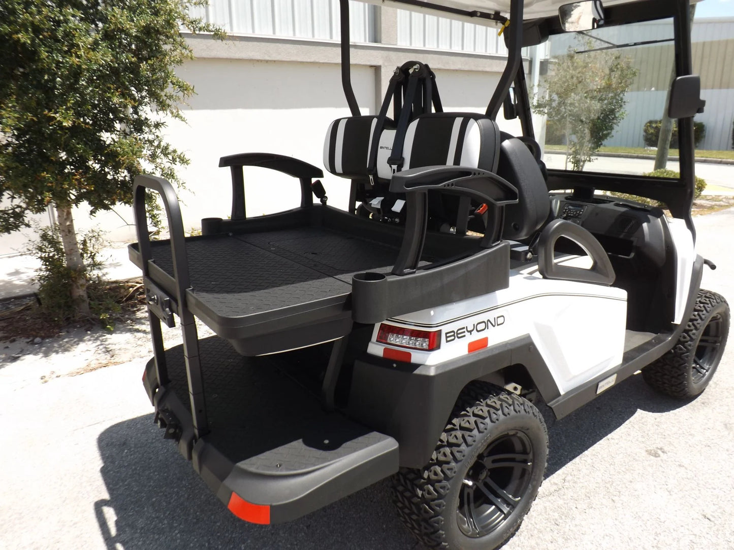 White 2022 Bintelli BEYOND 4P Lifted Golf Cart for Sale image 13