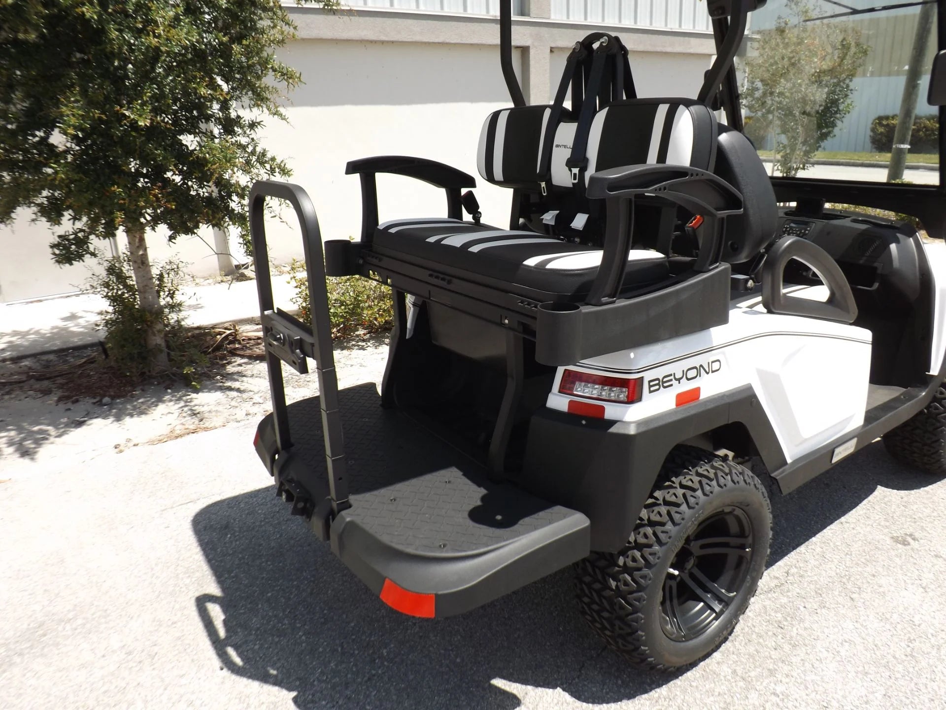 White 2022 Bintelli BEYOND 4P Lifted Golf Cart for Sale image 12