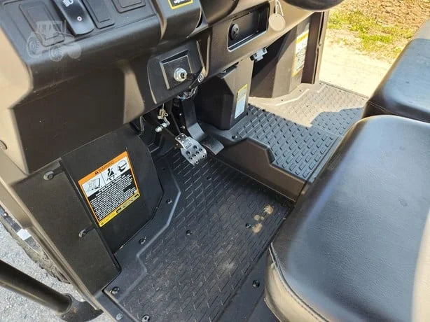 2018 John Deere Gator XUV 835M 4WD Utility Cart with 54 HP for Sale image 12