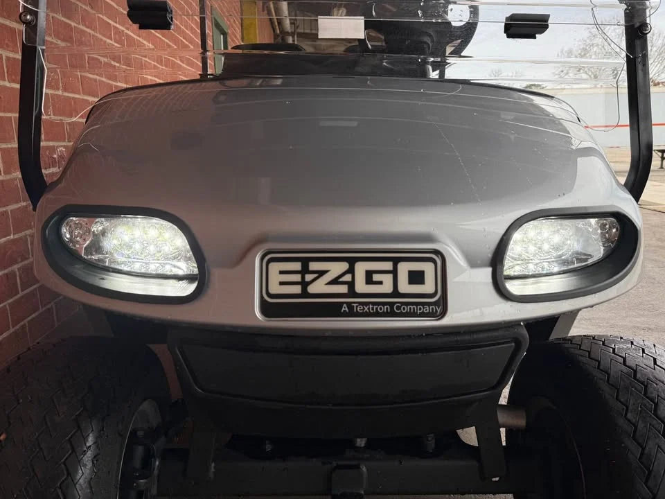 2022 E-Z-GO Valor 48V Golf Cart (Silver) image 1