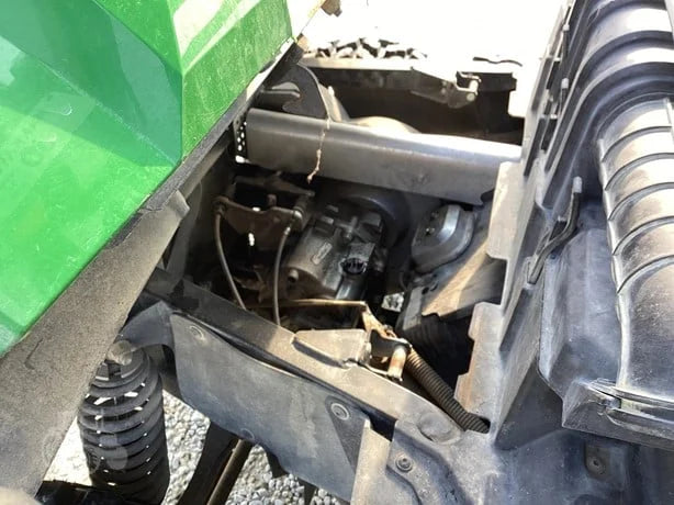 2012 John Deere Gator XUV 550 4x4 Gas Utility Cart For Sale image 4