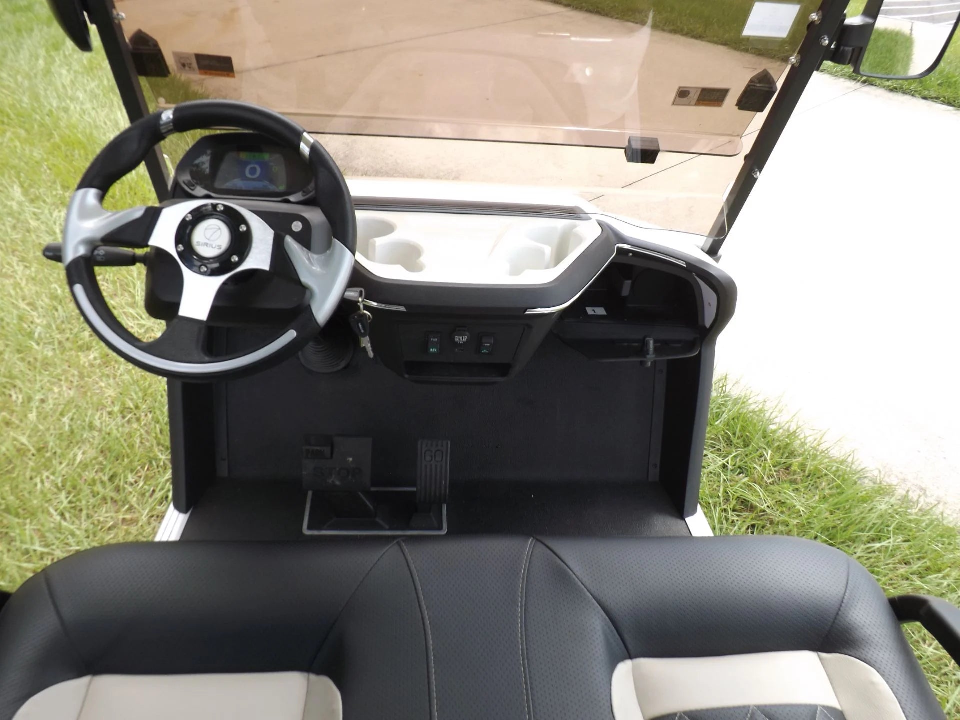 White 2023 Star EV SIRIUS 2+2 Golf Cart for Sale image 5
