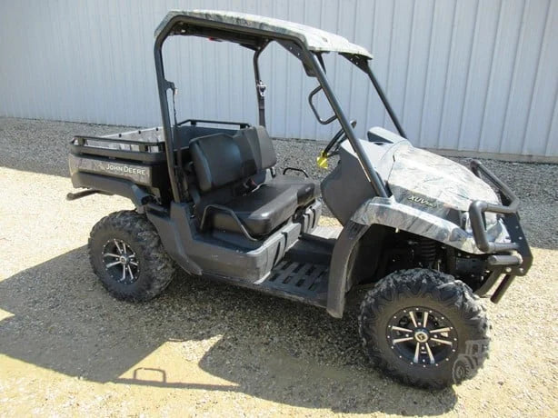 2012 John Deere Gator XUV 550 4x4 Gas Utility Cart For Sale image 0