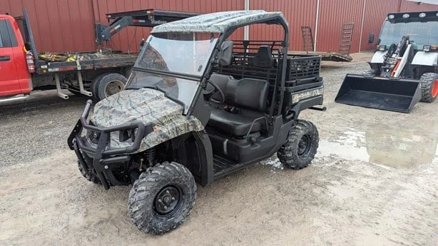 2012 John Deere Gator XUV 550 4WD Utility Cart for Sale image 2