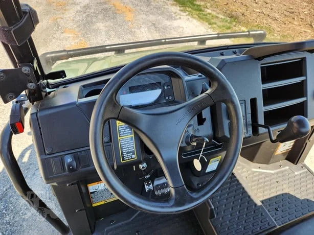 2018 John Deere Gator XUV 835M 4WD Utility Cart with 54 HP for Sale image 13