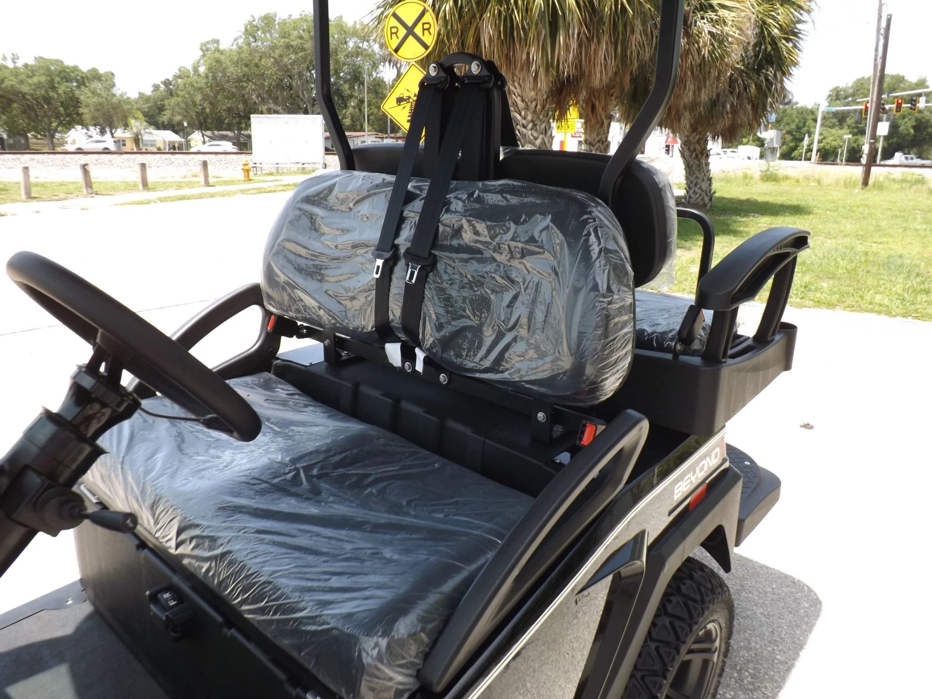 2022 Bintelli BEYOND 4P Lifted Golf Cart for Sale image 17