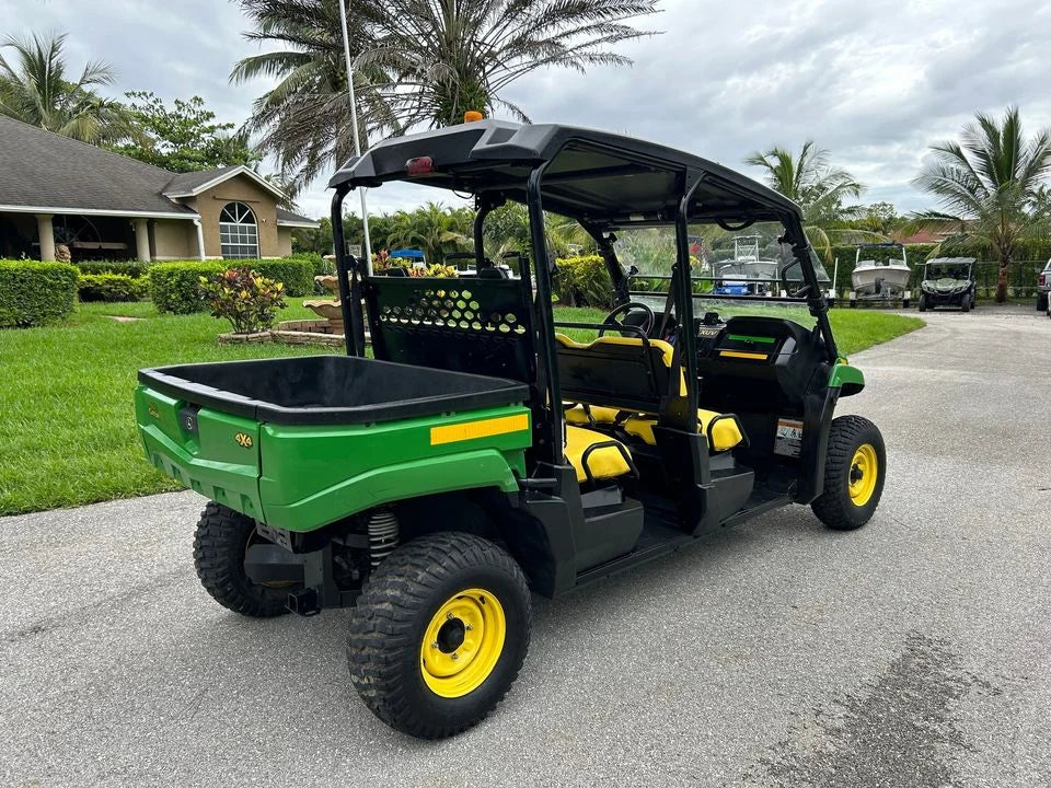 2020 John Deere Gator XUV560E Utility Cart for Sale image 1